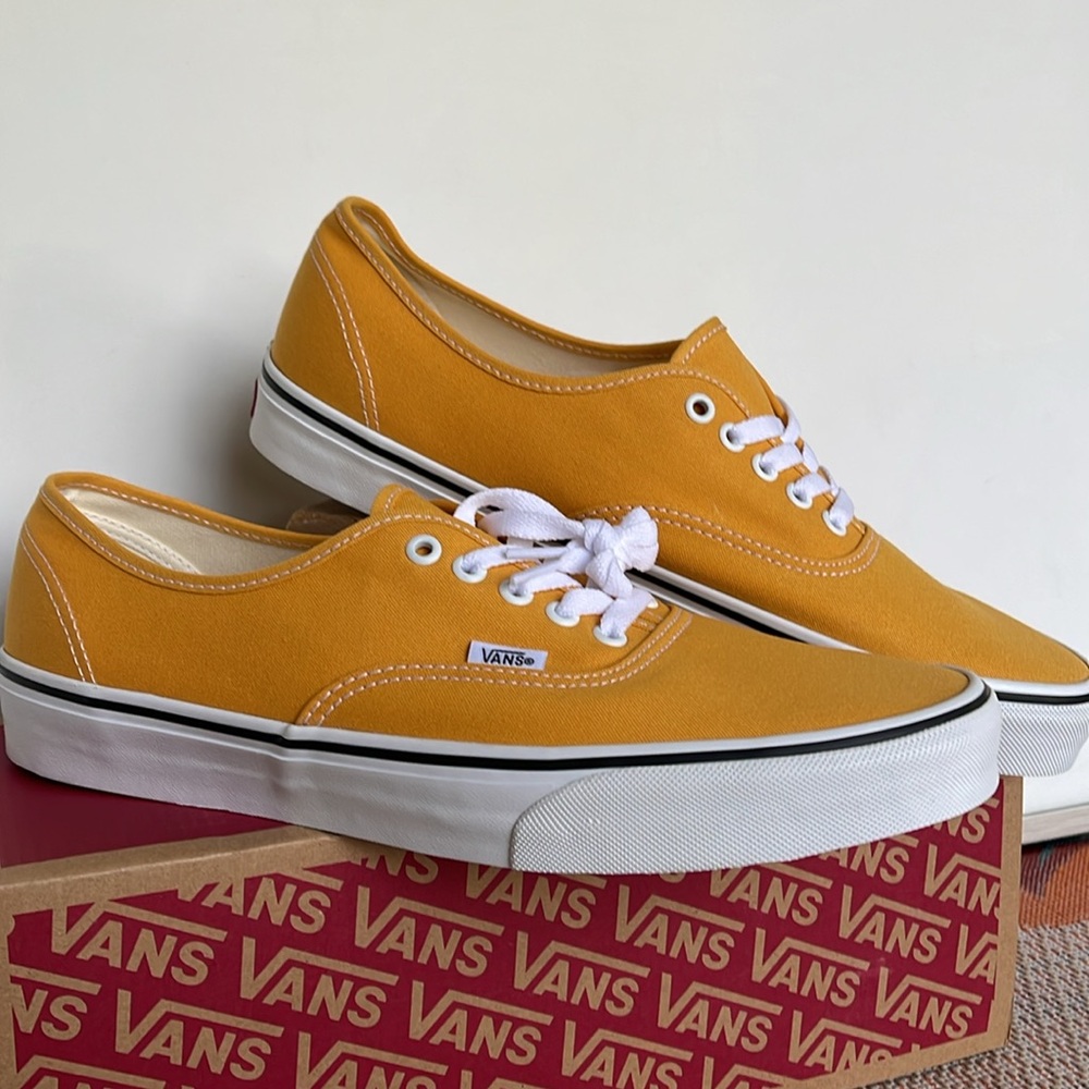 Vans Men’s Authentic Color Theory Golden Glow
VN000BW5LSV
Sneakers - Picture 5 of 16